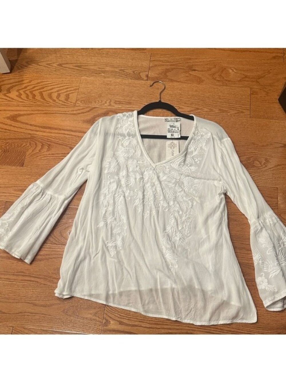 Elegant White Embroidered Blouse‎